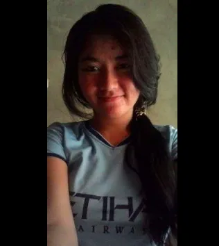 Abg Viral Abg Muda Berkacamata Bulat Sedang Didongkrak dari Belakang Sambil Tersenyum Viral Viral Jepang